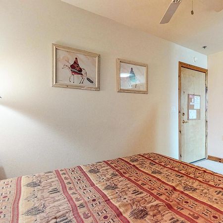 Dillon Commons Hotel Bagian luar foto