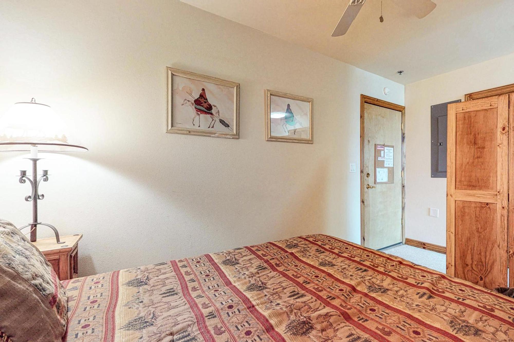 Dillon Commons Hotel Bagian luar foto