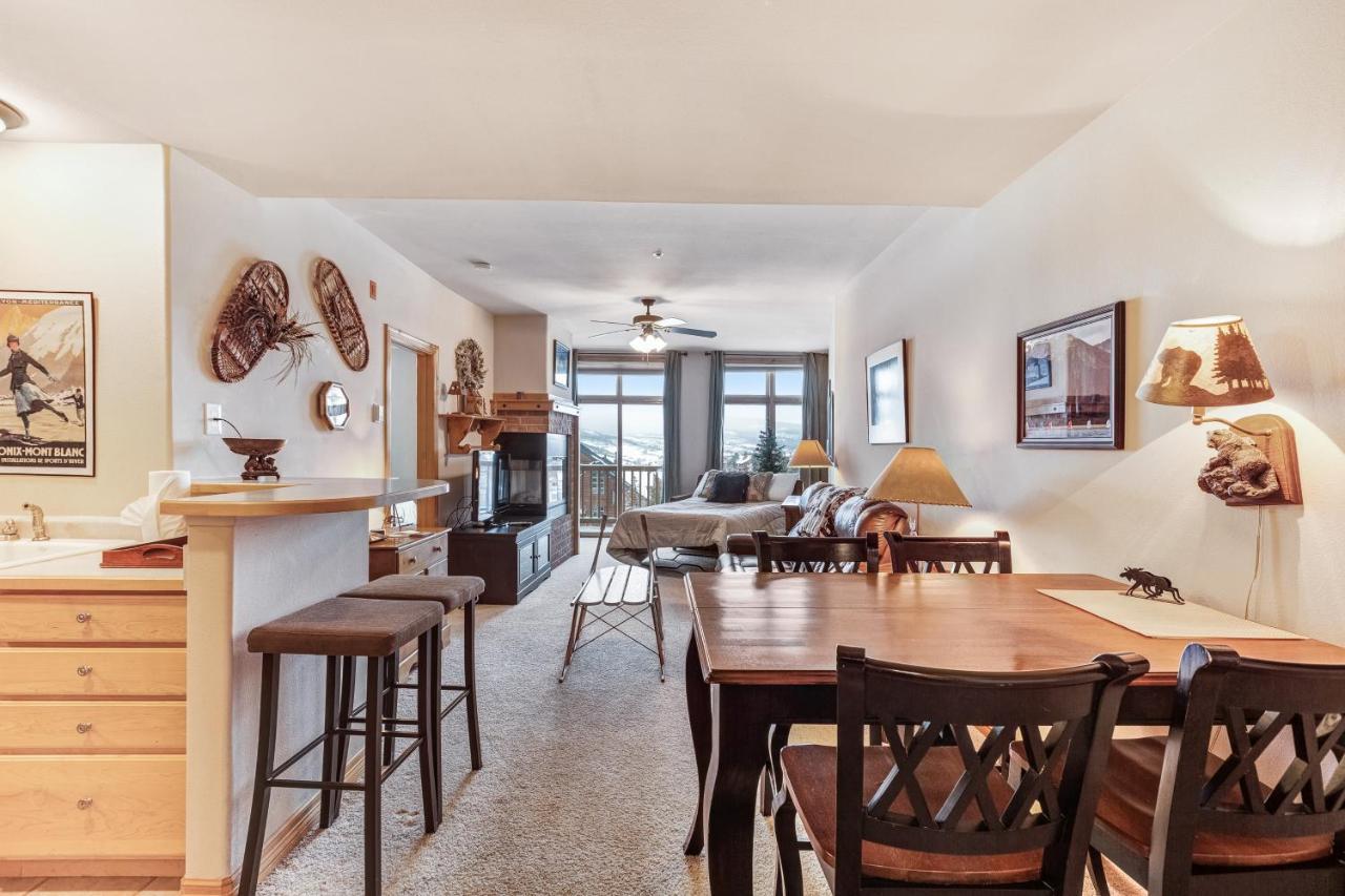 Dillon Commons Hotel Bagian luar foto