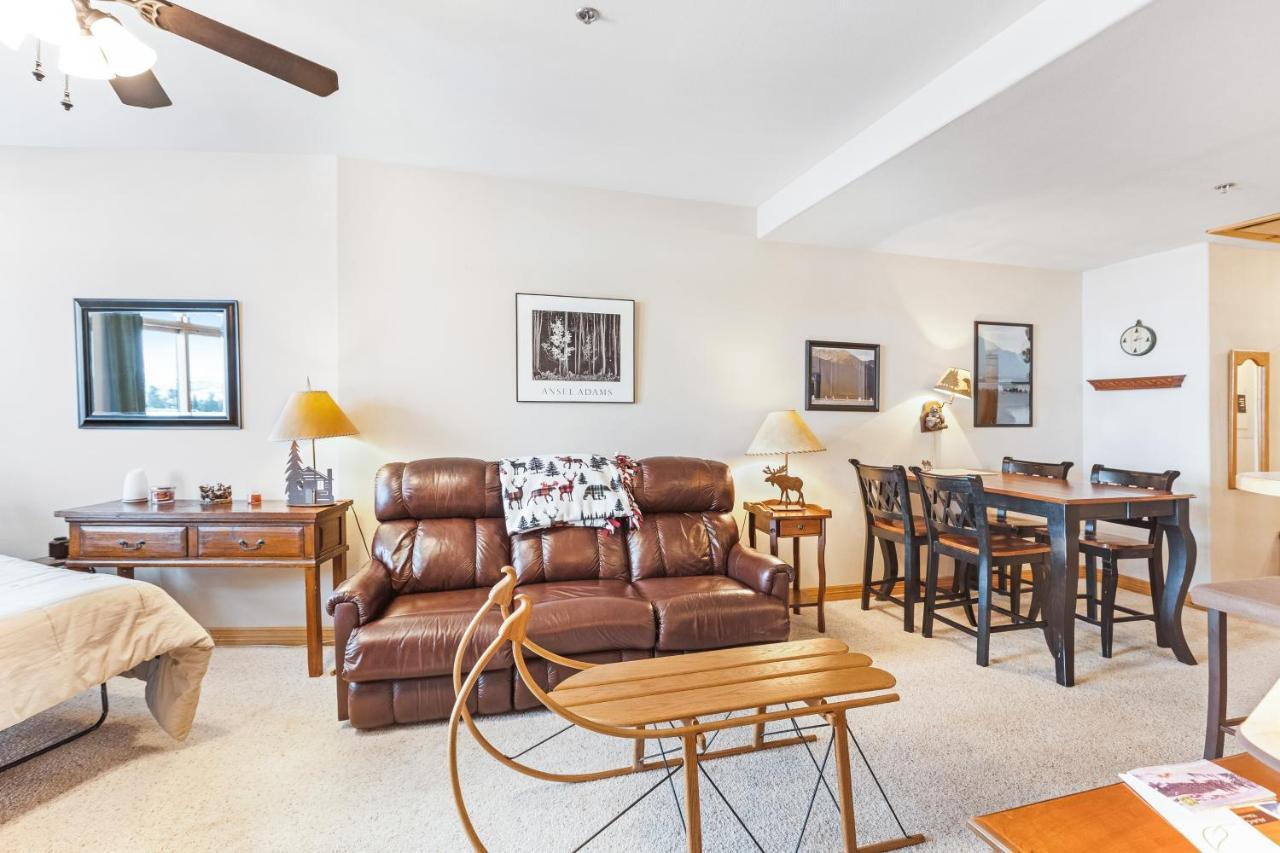 Dillon Commons Hotel Bagian luar foto